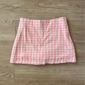 Zara pink and white houndstooth skort